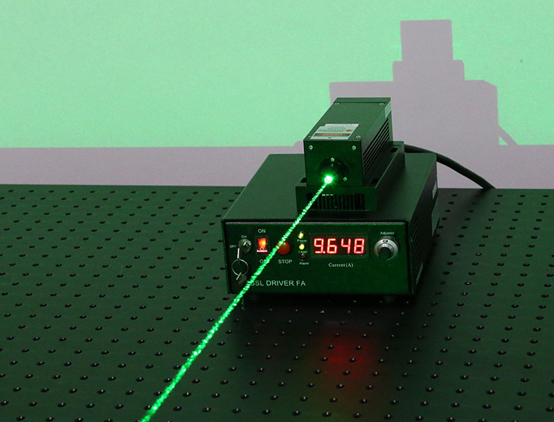 543nm 500mW ダイオード励起固体レーザー 緑色 レーザー光源
